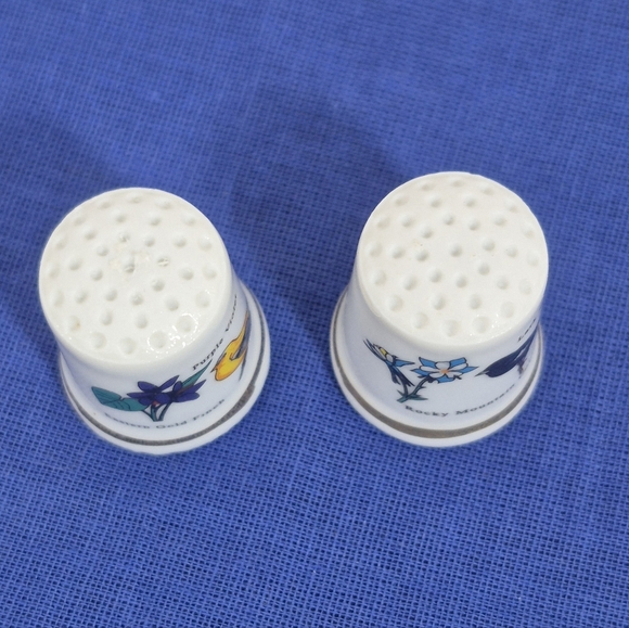2 Vintage Porcelain Souvenir State Thimbles - New Jersey & Connecticut - Picture 6 of 9